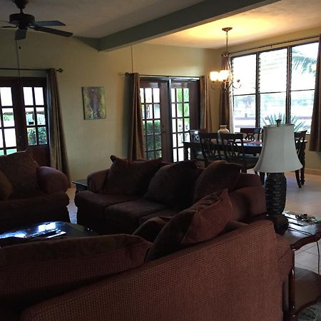 Villa Royale Manor à Corozal Town Extérieur photo