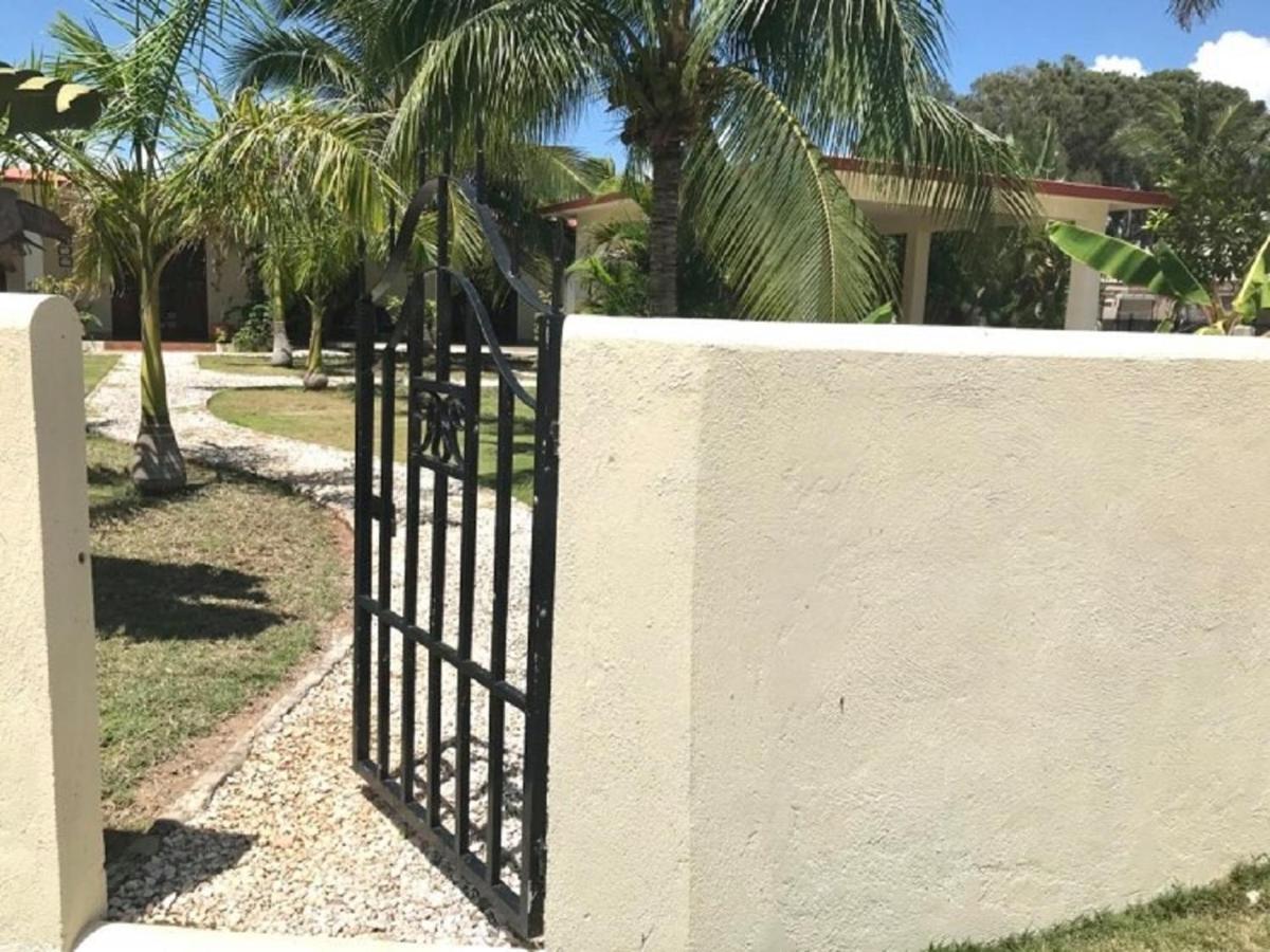Villa Royale Manor à Corozal Town Extérieur photo