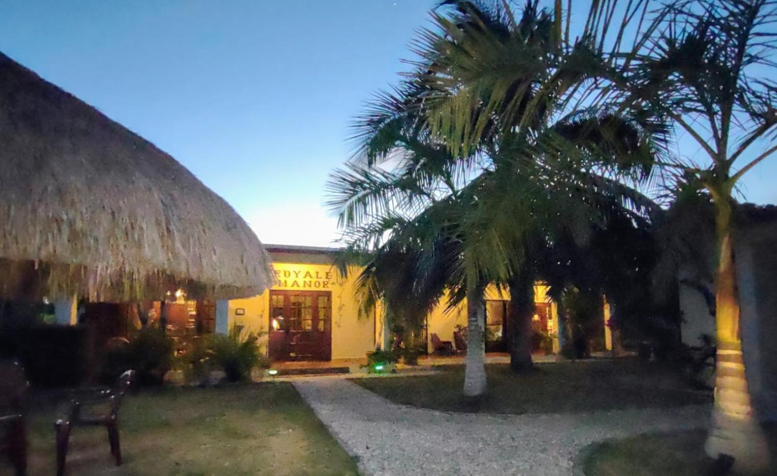 Villa Royale Manor à Corozal Town Extérieur photo