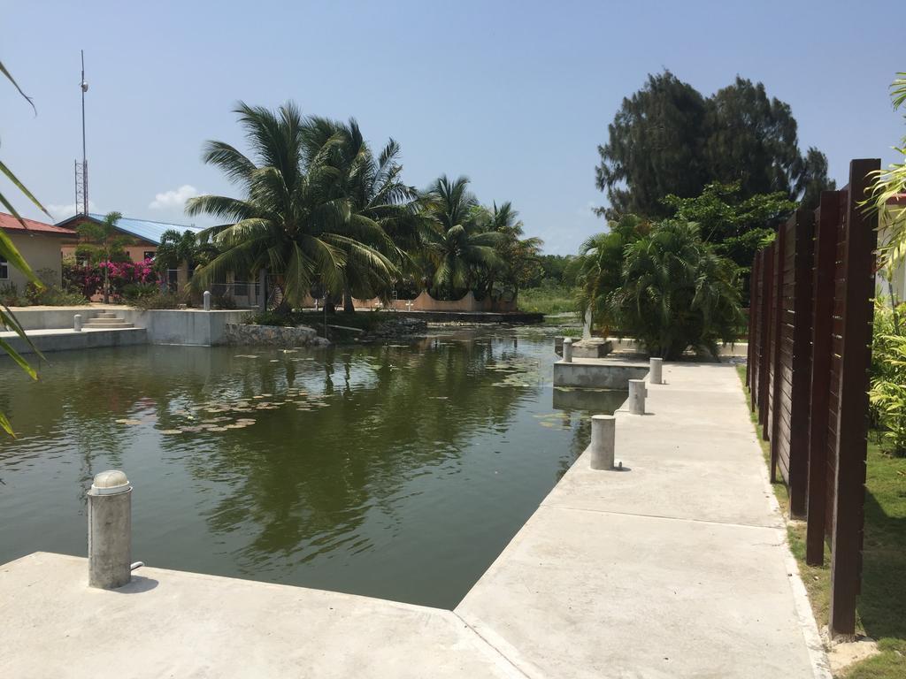 Villa Royale Manor à Corozal Town Extérieur photo
