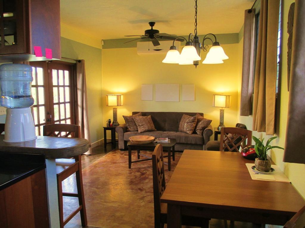 Villa Royale Manor à Corozal Town Extérieur photo