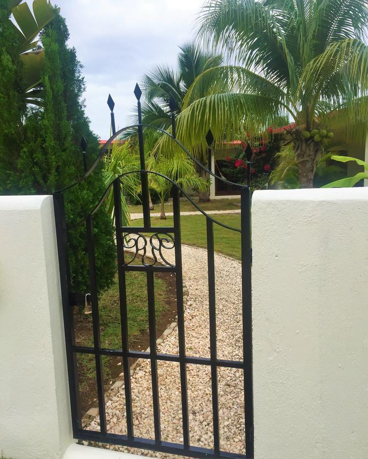 Villa Royale Manor à Corozal Town Extérieur photo